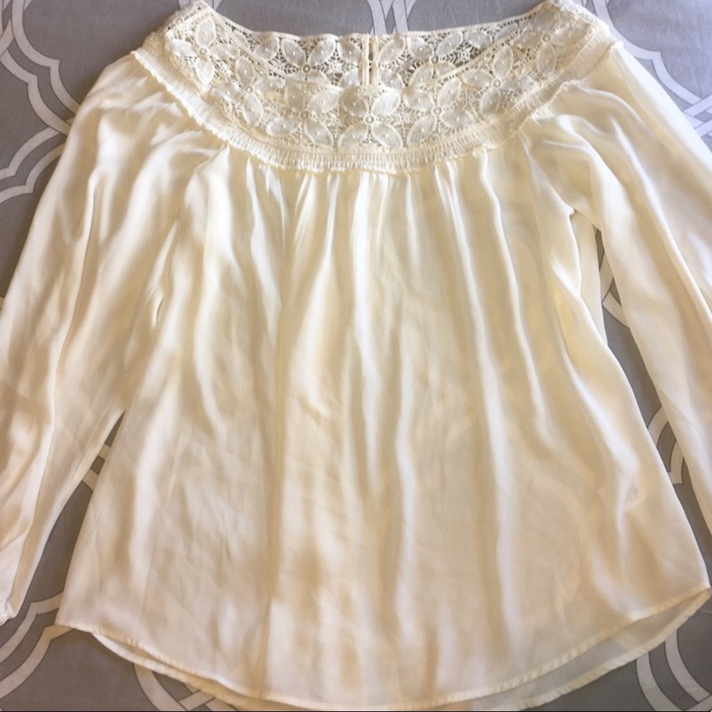 Off the Shoulder White Blouse 👚